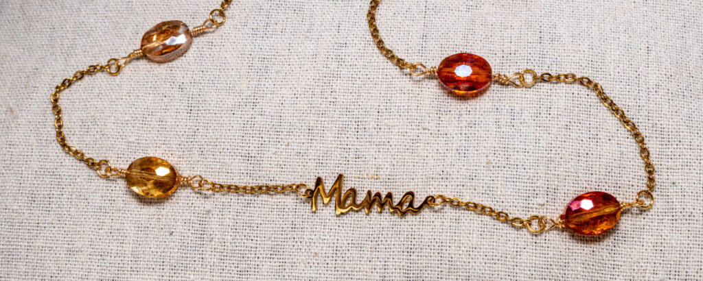 Għażiża Mama - Cursive Mama Necklace