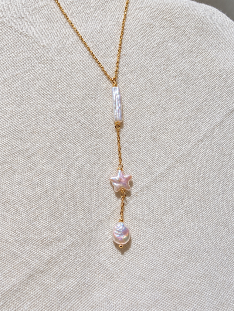 Feyre freshwater pearl necklace with an 18k gold-plated chain